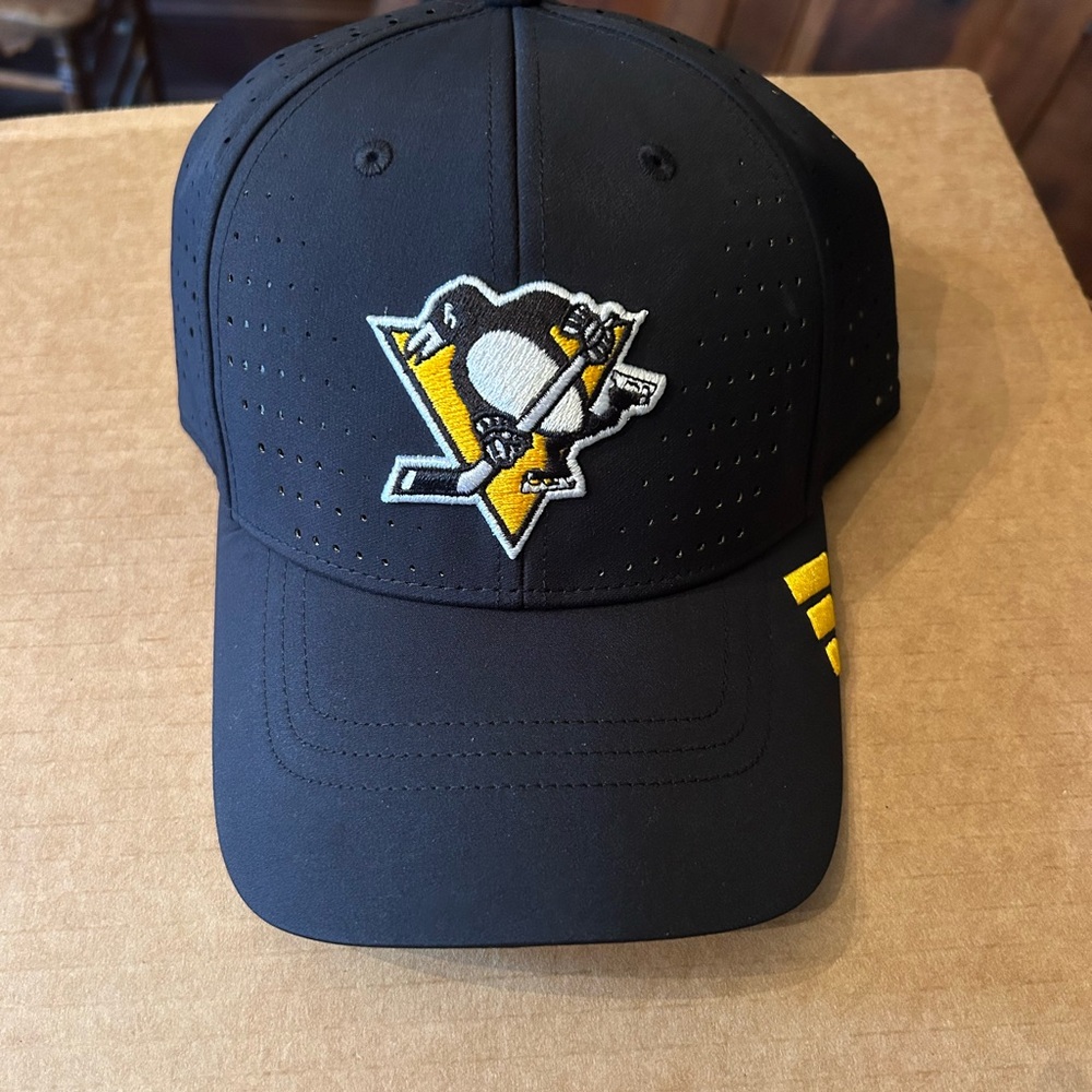 NWT Adidas NHL Pittsburgh Penguins hat